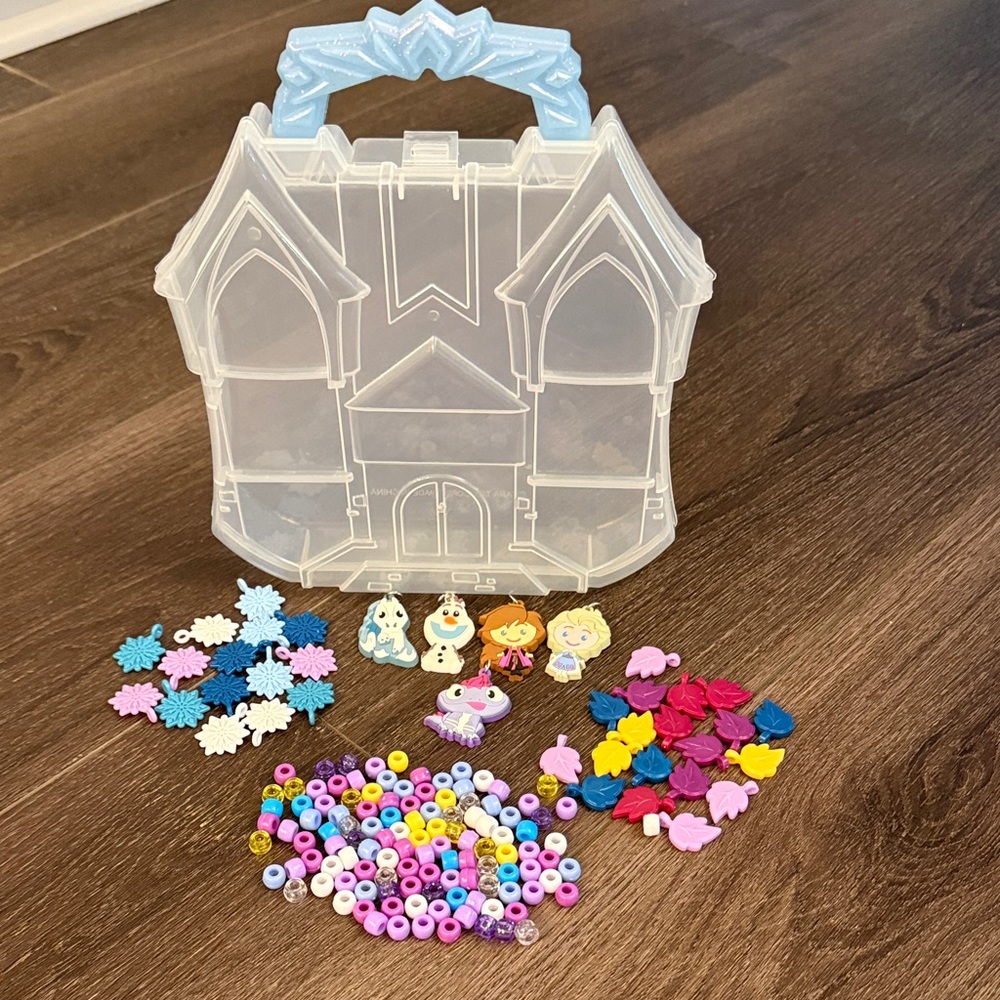 Disney Frozen Castle Bead Set - 5 Character Charms - Carrying Case
